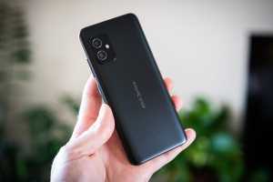 Small phone lovers rejoice: The Asus Zenfone 8 is a fantastic option