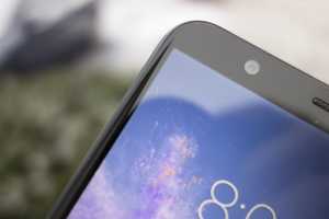 Why the war on smartphone bezels is going too far